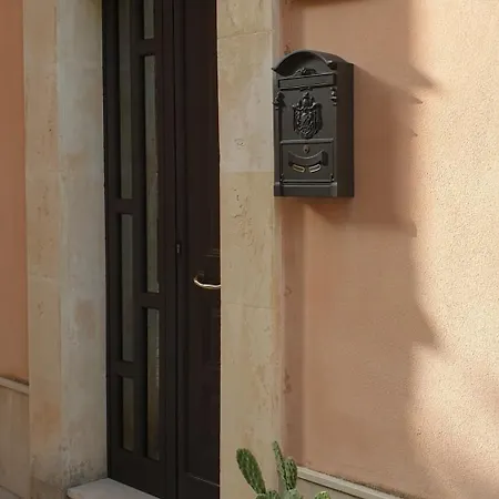 A Rua Con Bagno Privato Vicino Al Duomo Habitación en casa particular *